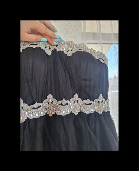 Rochie neagra cu broderie argintie