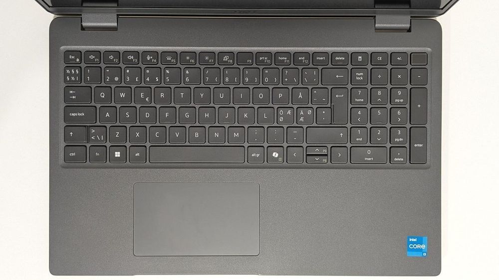Dell Latitude 3550 15.6" 1920x1080 i3-1315U 16GB 256GB SSD година 2024