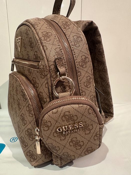 Чисто нова раница Guess