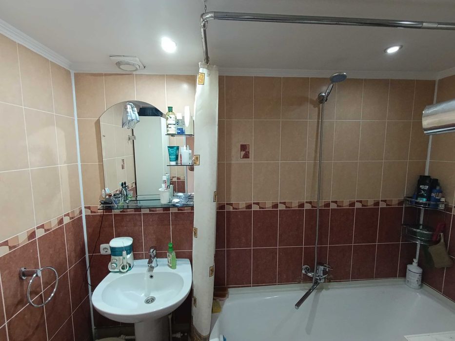 $ продам презентабельную 3-х комнатную квартиру в Сортировке