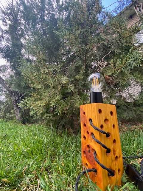 Дървена настолна лампа