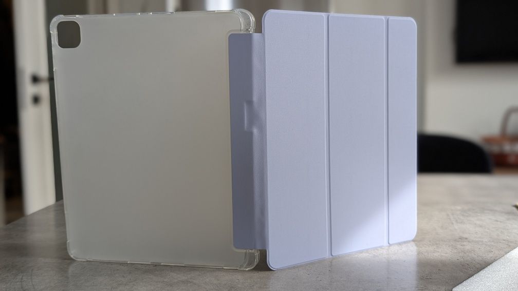 калъф за iPad Air M3 (2025) 13” – лилаво с прозрачен гръб