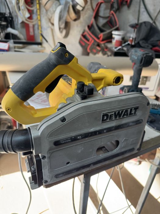 Дисковая пила DeWALT DWS520KT-QS, электрическая