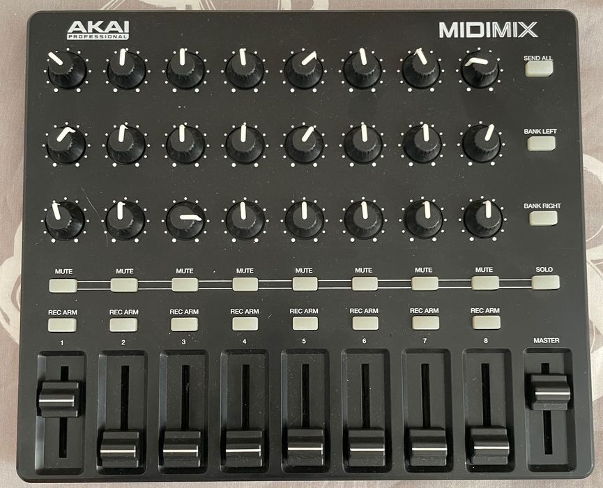 Akai MIDImix – controler USB MIDI cu fader, stare excelentă