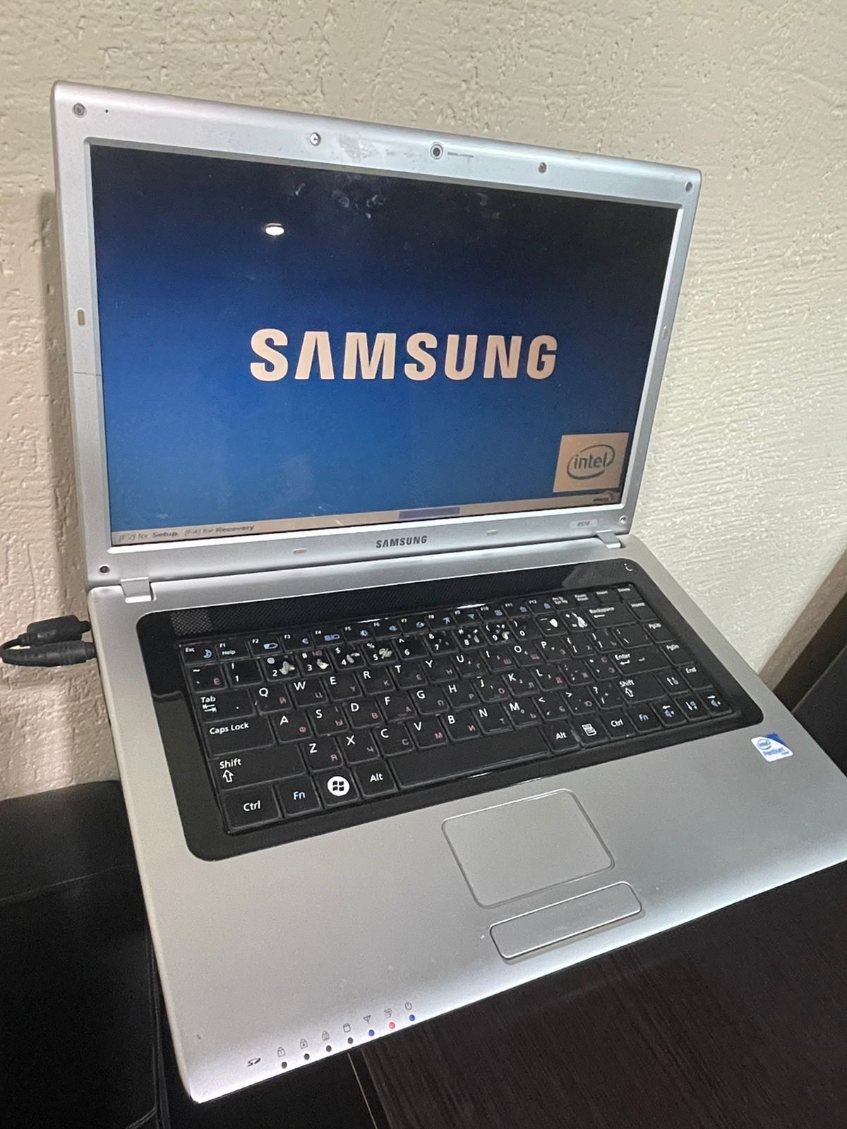 Продам ноутбук samsung i core 3
