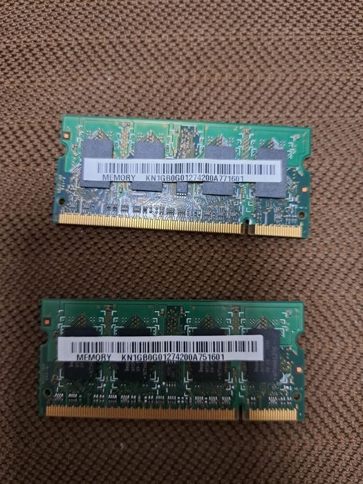 2 x 1 GB Memorii RAM pt laptop