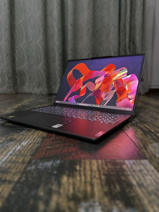Lenovo Yoga Pro 9 16”, 3.2K 165Hz, 64GB RAM -Mini-LED, RTX 4070