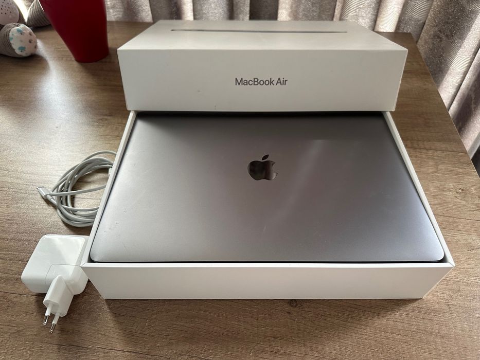 MacBook Air 13” M1 • 256GB SSD • 8GB RAM - Отлично състояние
