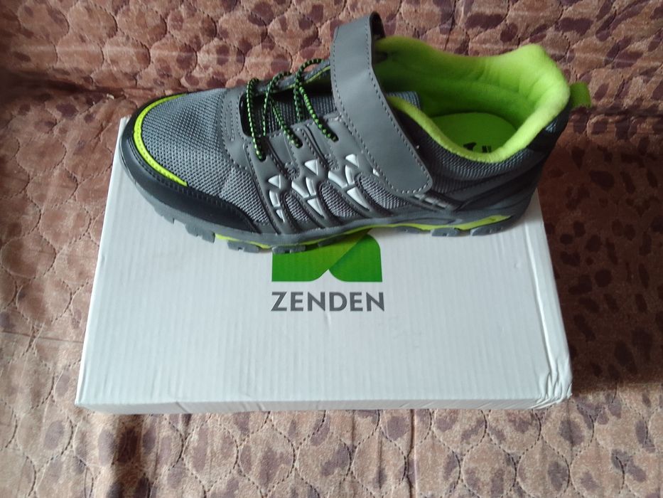 Кроссовки детские