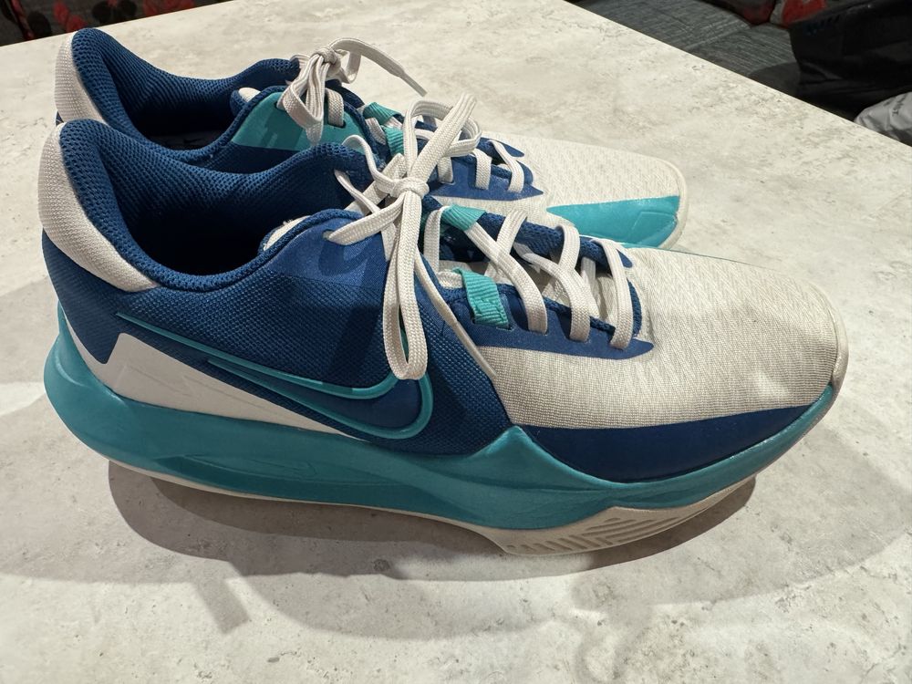 Продавам Nike precision 6