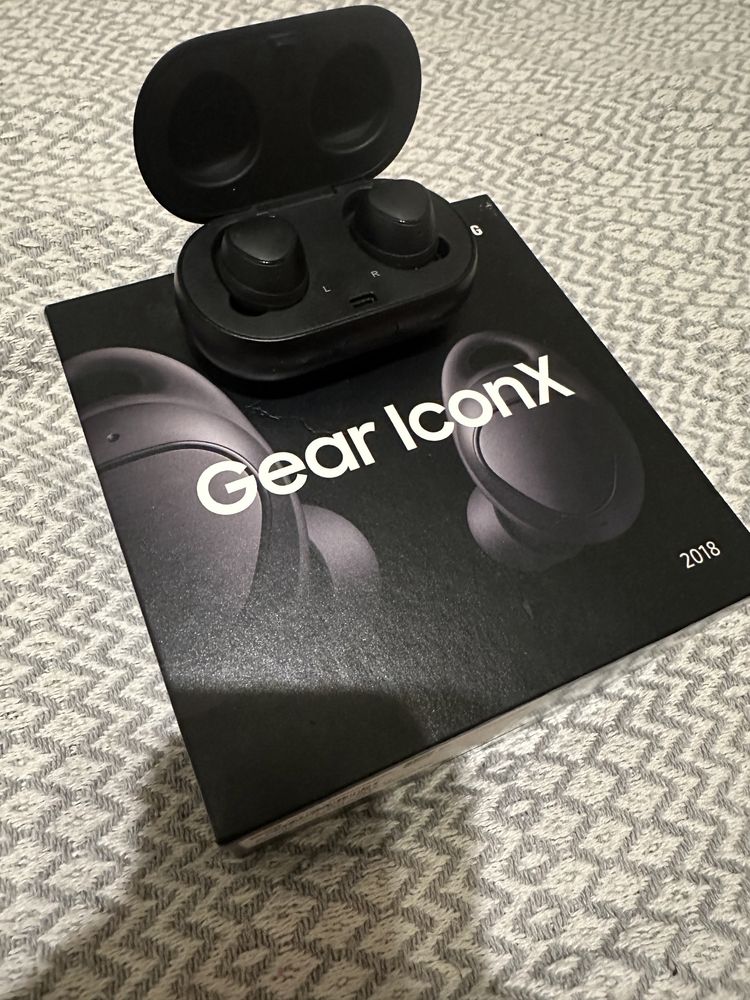 Беспроводные наушники Samsung Gear Icon X 2018
