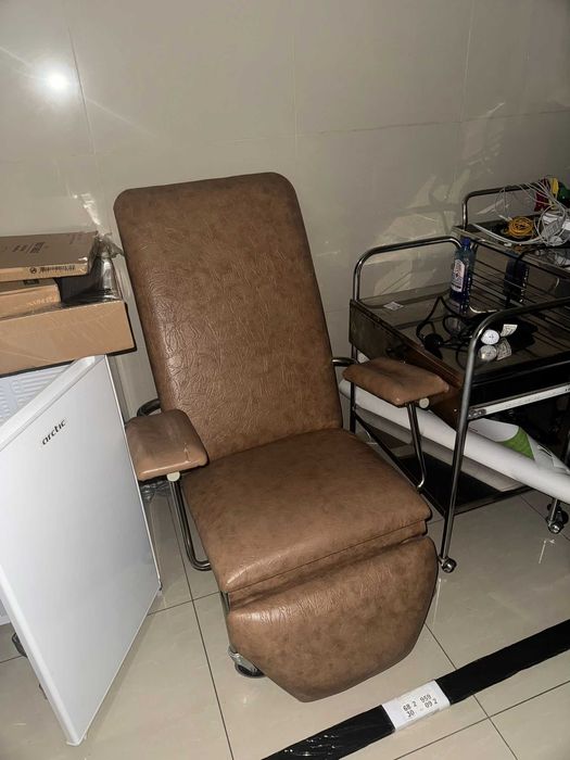 canapea consultatii, masuta instrumentar,scaun recoltare sange