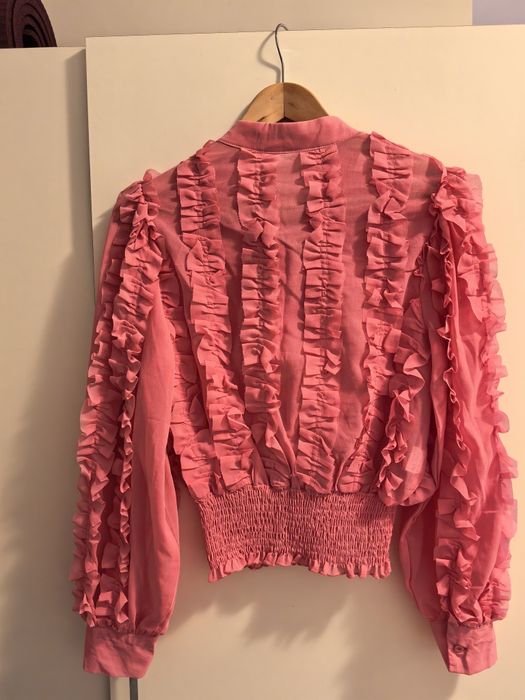 Bluza din voal roz cu croi larg, elastic în talie cu mâneci bufante