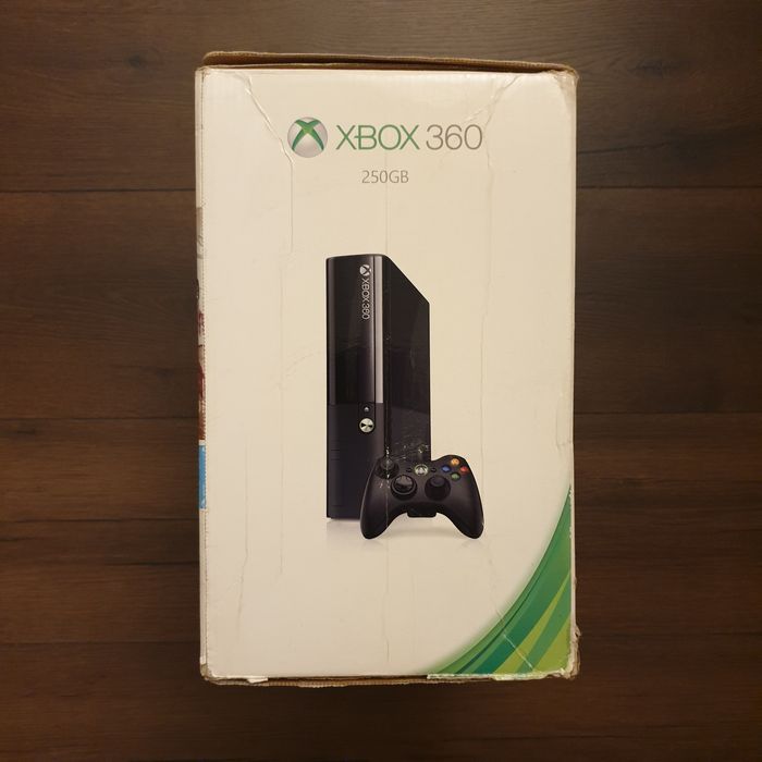 Xbox 360 E 250Gb complet la cutie