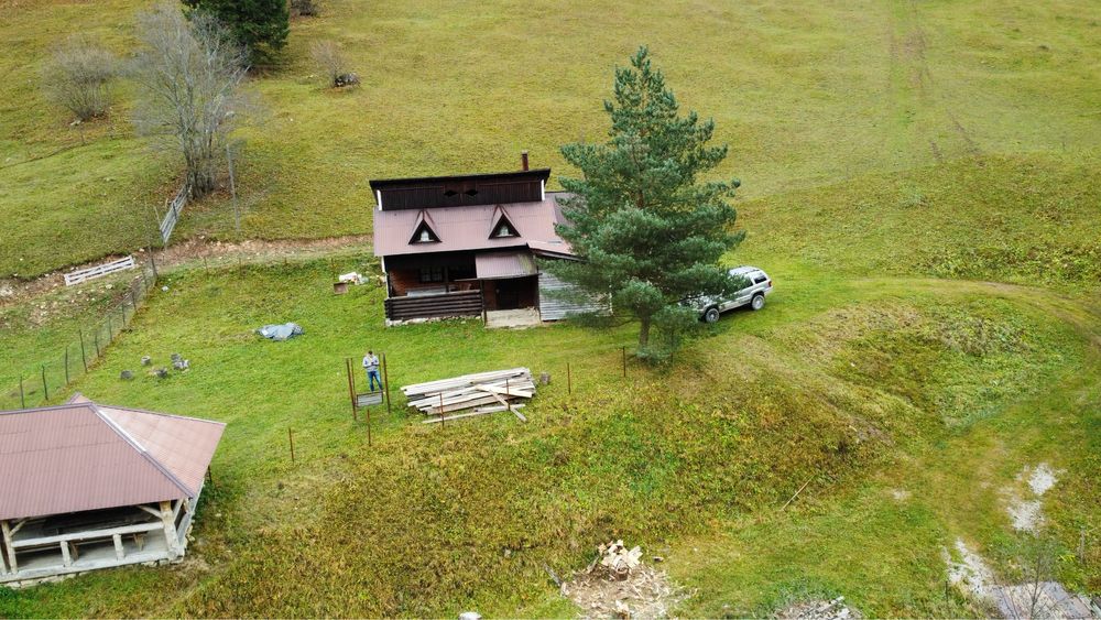 Vand cabana si teren 8ha