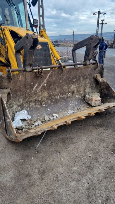Dezmembrez jcb 3cx