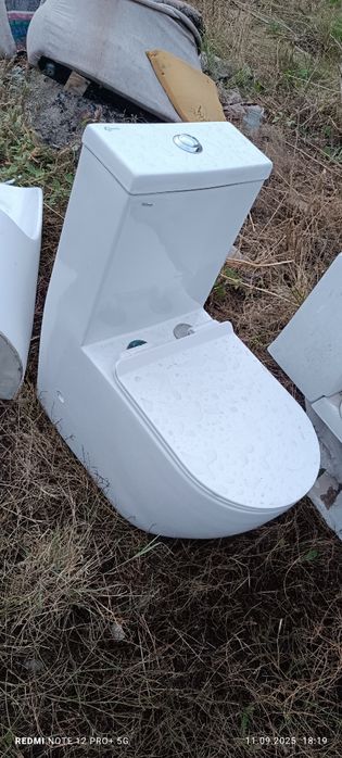 Унитаз в отличном состоянии не пользовался цена 20000 тг.