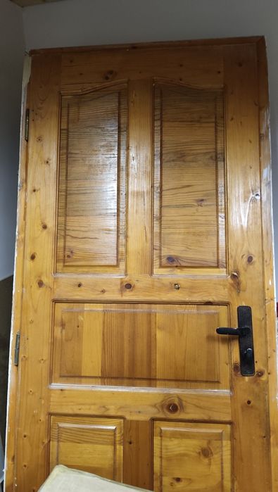 Масивна дървена  врата и врати без каса