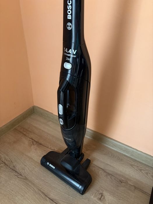 Aspirator vertical BOSCH pe acumulator