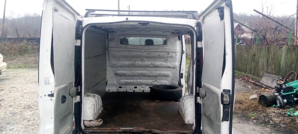 Vînd  dubiță  Reno  Trafic  2010