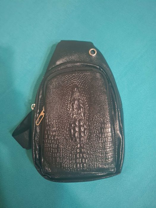 Мъжка кожена чанта през рамо. Крокодил