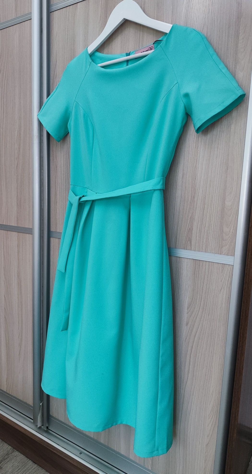 Элегантное платье цвета "Tiffany"