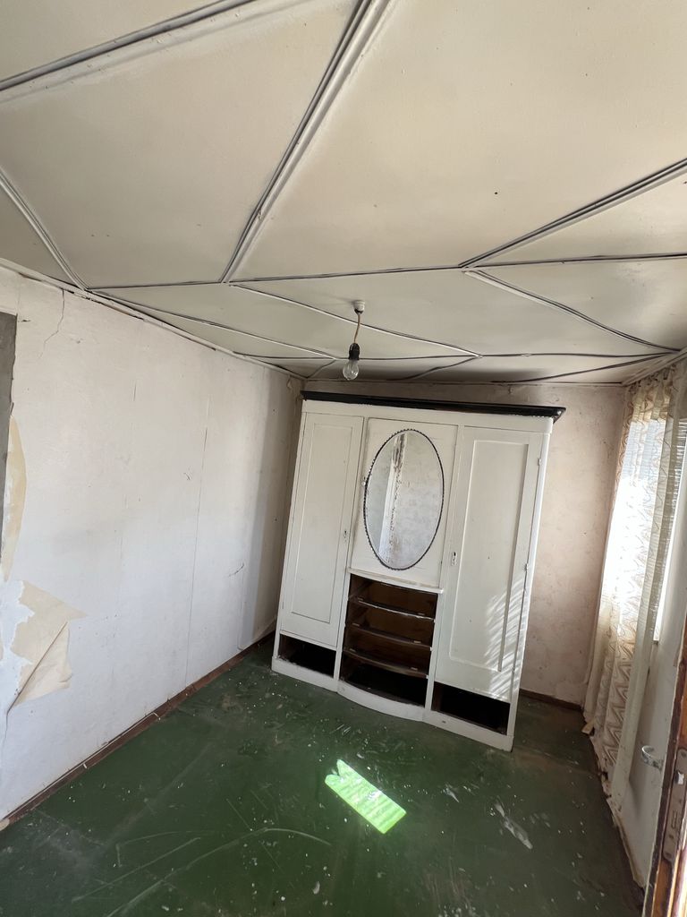 Продава се Къща в Плевен, Дружба 1 - 1 кв.м за 20400 €/кв.м - Снимка #9