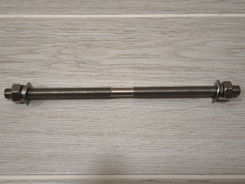 комплект шпилки M9x210, гайки и шайби