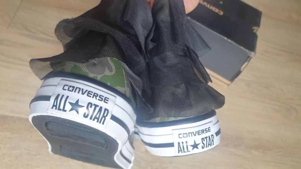 Converse fete. Noi, originali. Mărime 34.