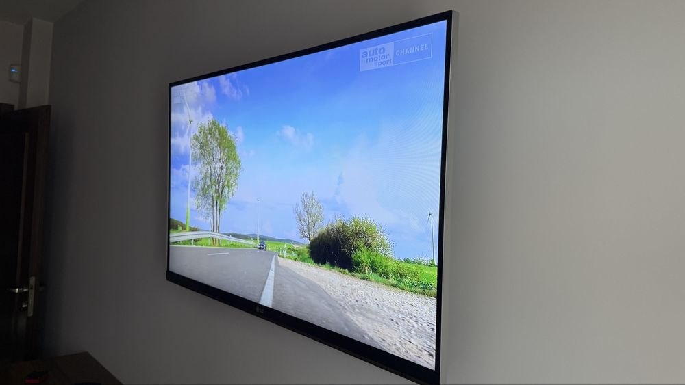 LED телевизор LG 42LM660S