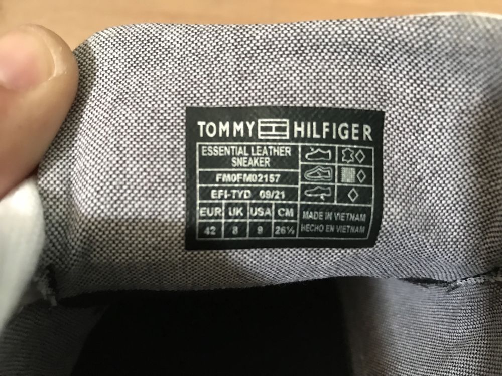 Мъжки Tommy Hilfiger 42-ри номер носени веднъж