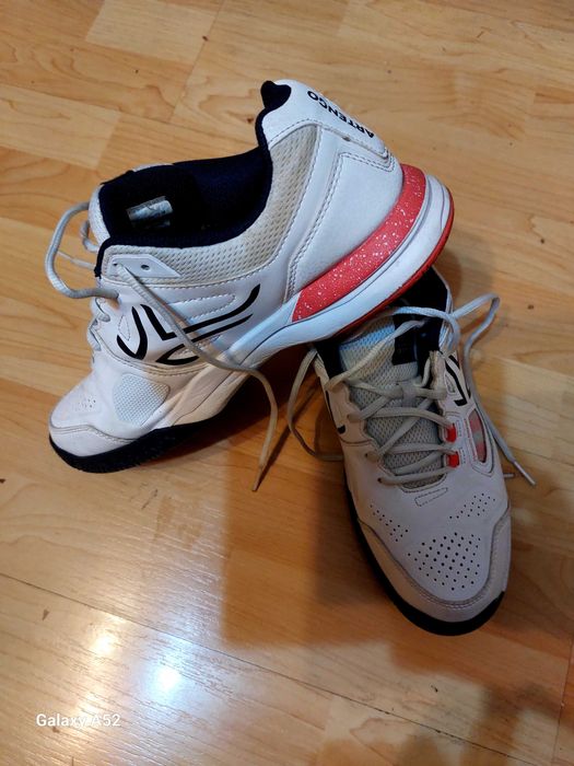 Продавам маратонки и боти