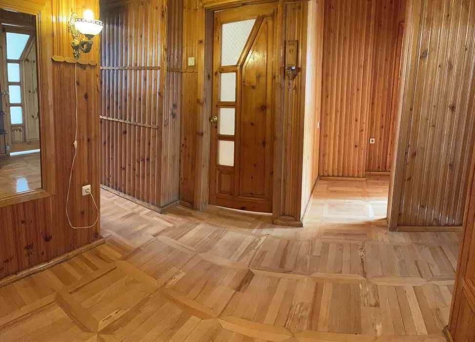 Продаётся 4/6/9 Госпитальный Среднее состояние 97м2 Ор-р: Офис Хуавей