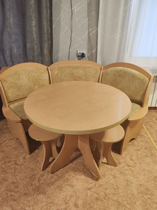Мебель на кухню, диван стол, стулья