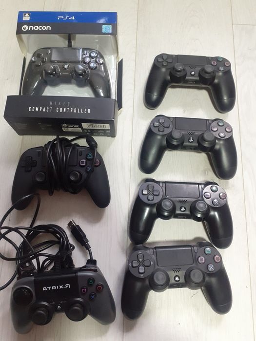 Vând joc Ps3 manete