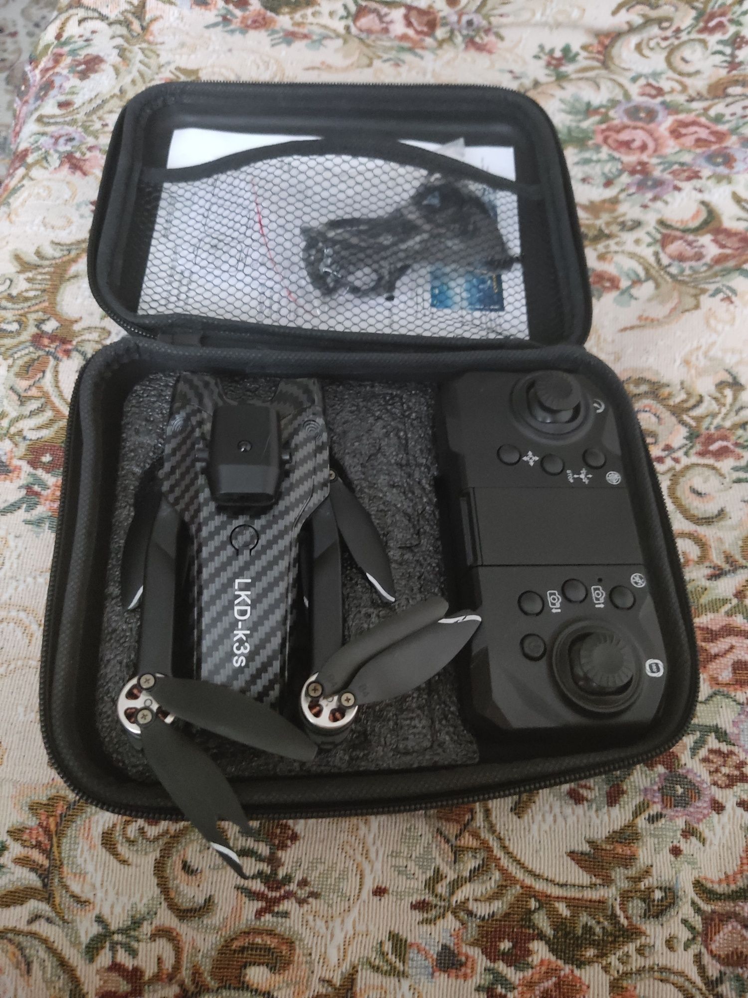 Продам квадрокоптер F823 drone