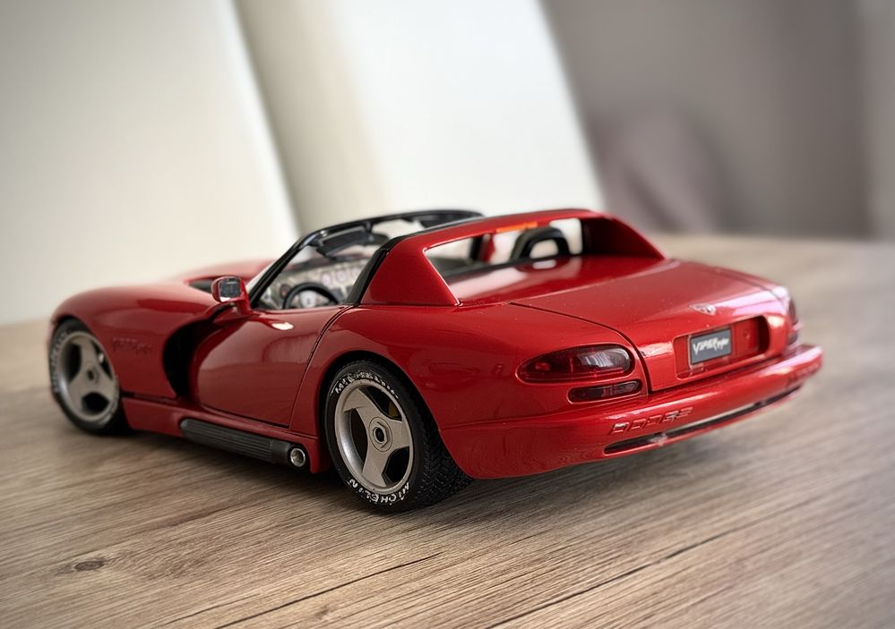 Macheta 1:18 Dodge Viper RT10 Bburago