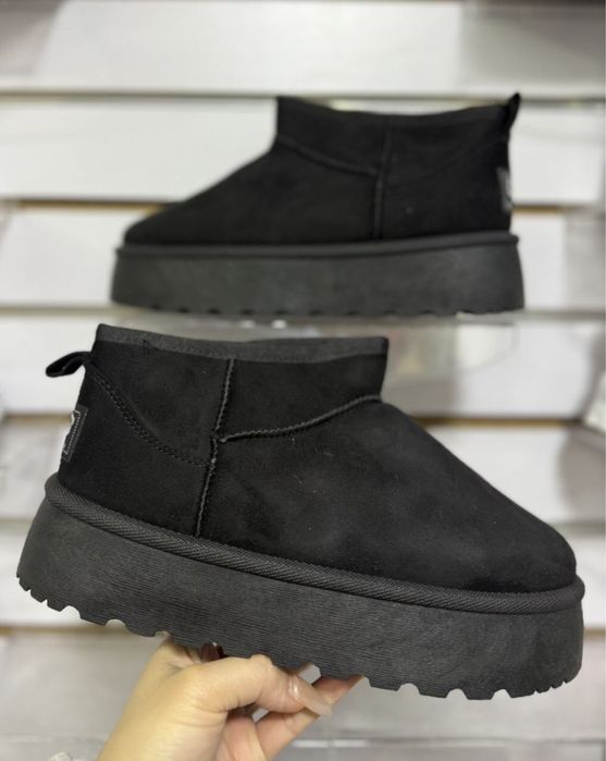 Ghete ugg negre