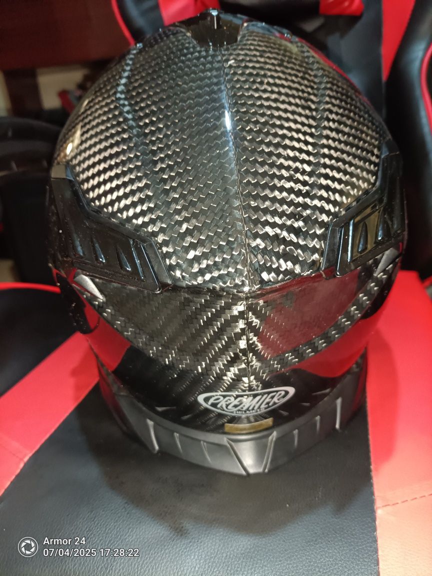Каска premier street fighter carbon