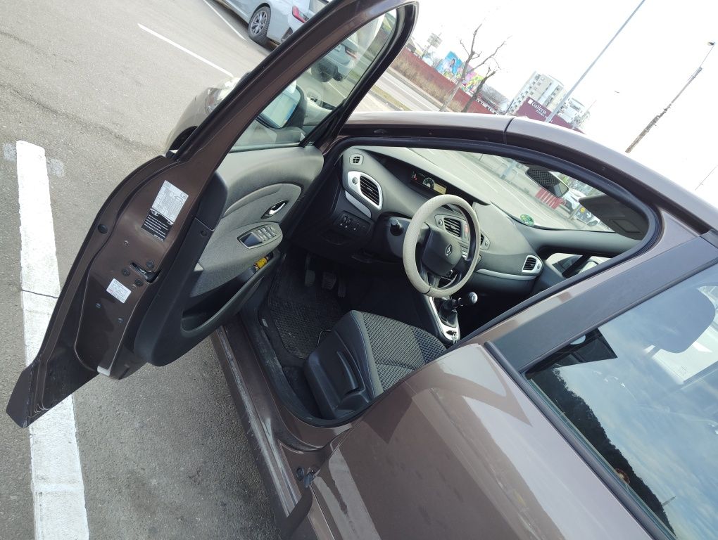 Renault Scenic 1.5 DCi 110 cp