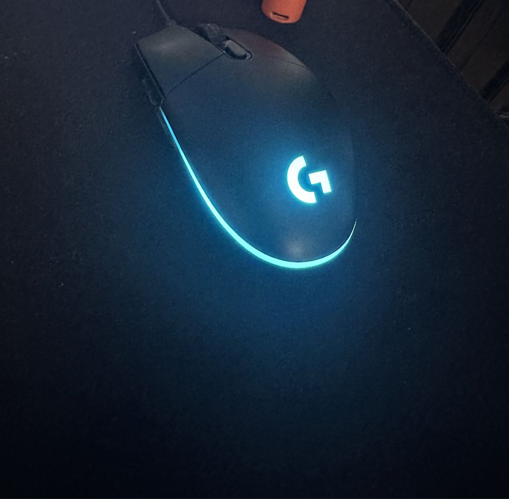 Mouse gaming Logitech G Pro Hero cadou mouse pad