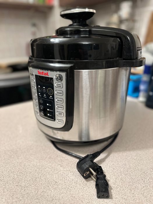 MULTICOOKER Под Налягане CY505E, 25 Програми, 6.00л., Цена Нов 250лв.