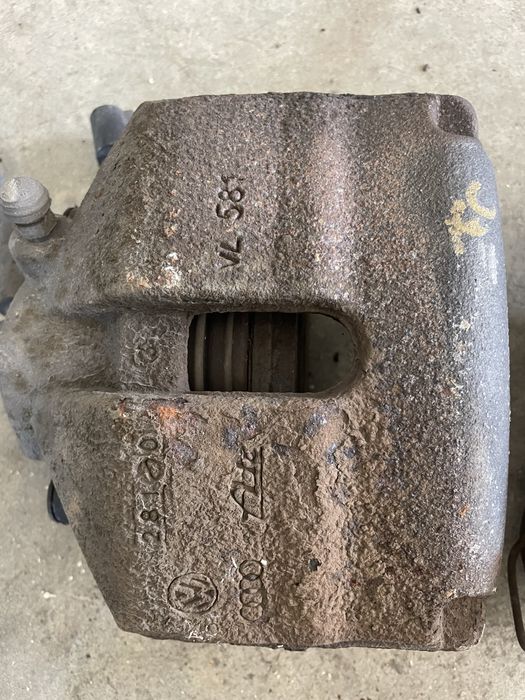 Etrier frana stanga / dreapta VW passat b6 b7 CC octavia 2 golf 5 6