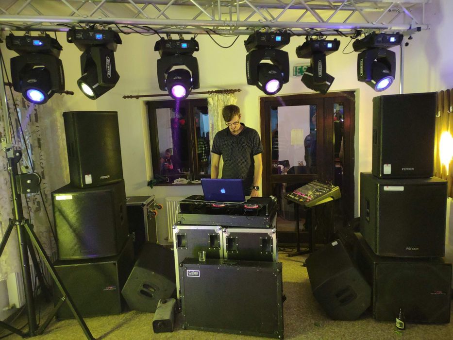 Inchiriez, de inchiriat sonorizare sistem audio boxe cabana REVELION