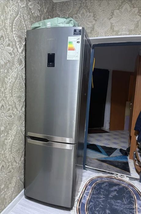 Срочно продам рабочий рабочий холодильник самсунг