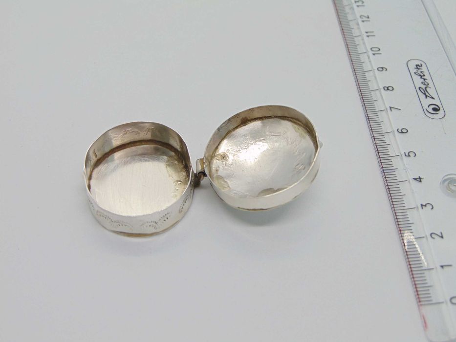 Cutiuta amerindiana din argint cu turcoaz