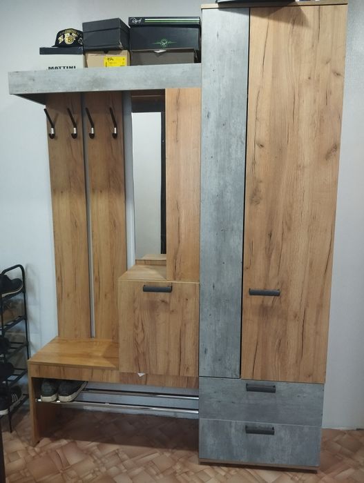 Продам прихожую .