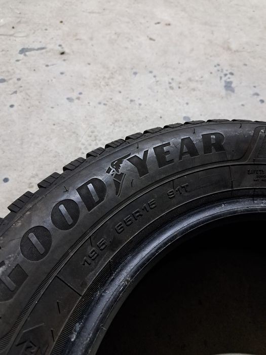 2 anvelope iarnă 195 65 r15 Goodyear
