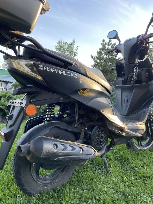 Скутер beetle  bolt