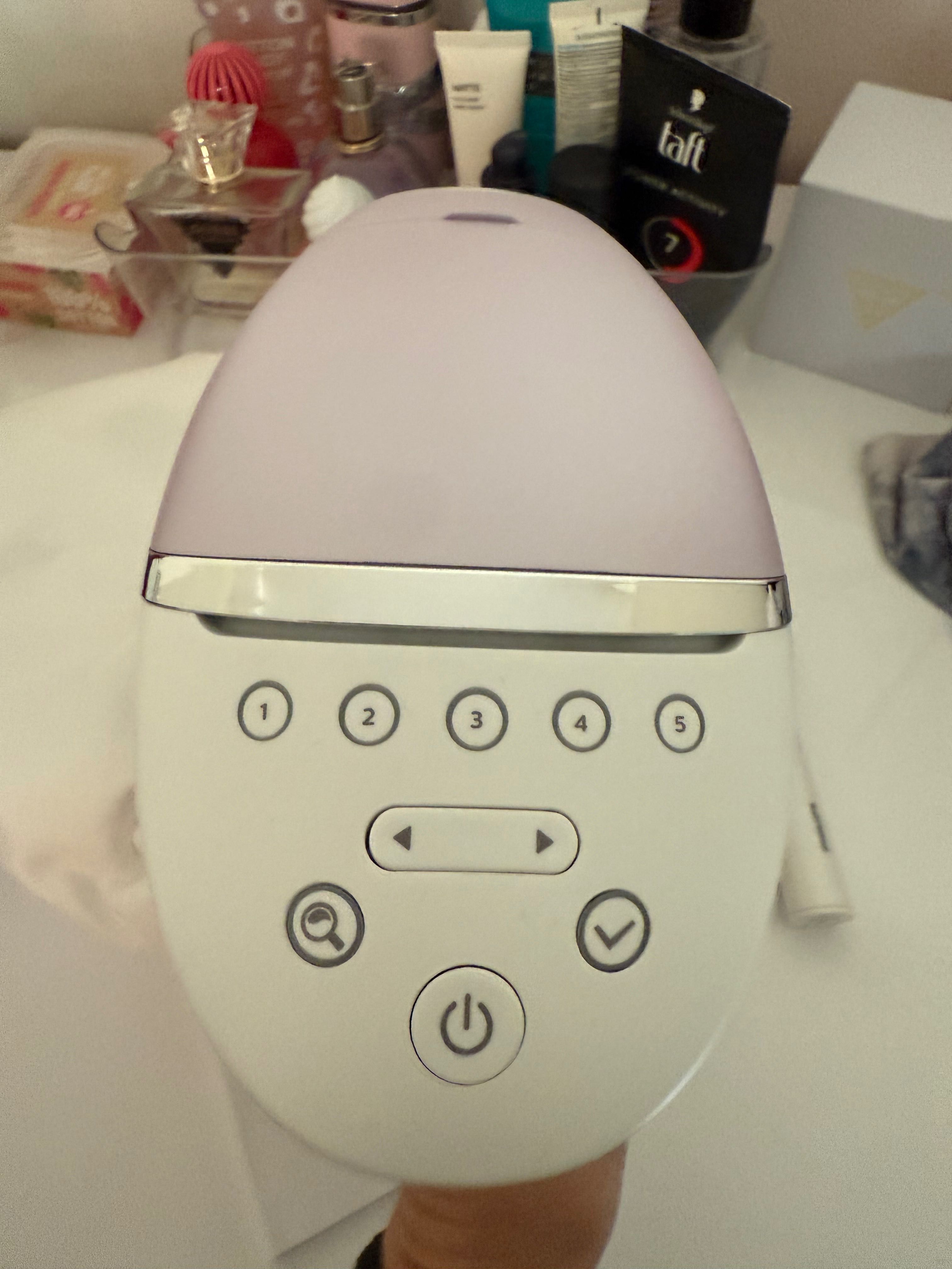 Philips Lumea IPL 8000 – фотоепилатор, използван веднъж